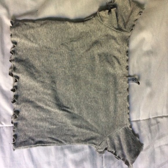 off shoulder crop ( light grey ) - Picture 2 of 3